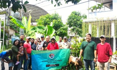 Kambing Kurban dipotong di Halaman Rumah Ketua IWO I Kota Bekasi Nio Helen Dalam Perayaan Idul Adha 1447 Hijriah
