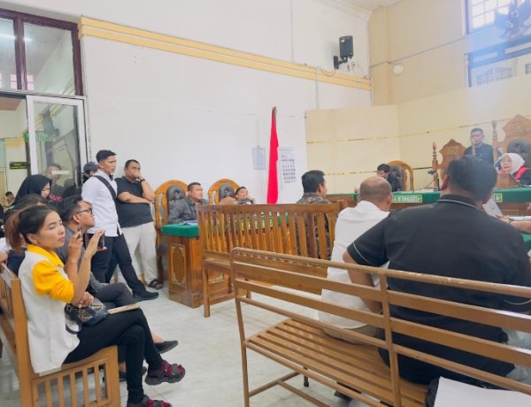 Menangis Sedih,  Orangtua Korban Penganiayaan Tak Sanggup Ceritakan Kondisi Anaknya