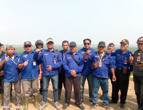 Kantor Hukum Agrarian JUSTICE LAW FIRM Lakukan Eksekusi Pemasangan Plang Hak Tanah Milik Warga Yang  Belum Di Bayar.