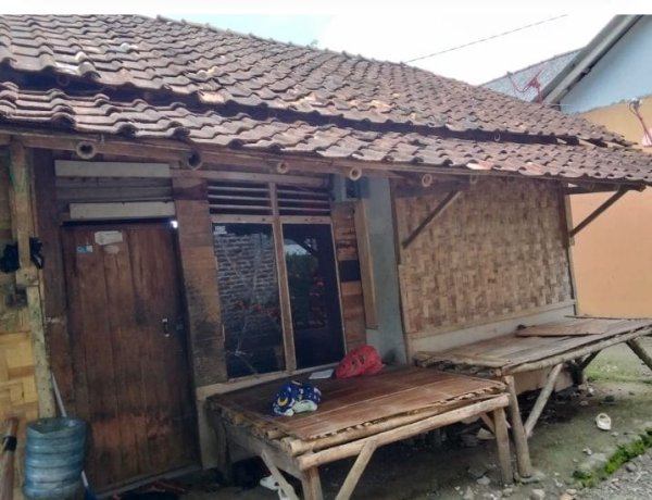Warga Tanjung Jaya-Panimbang Rumah Tak Layak Huni Diduga Kehilangan Hak Bansos Dari Pemerintah