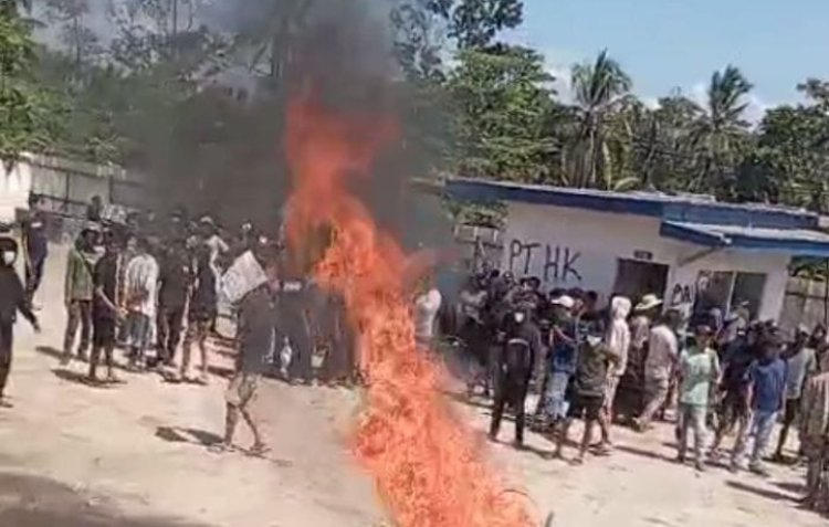 Warga Patia Gelar Aksi Damai Desak PT Hutama Karya Perbaiki Jalan Rusak Akibat Proyek Tol