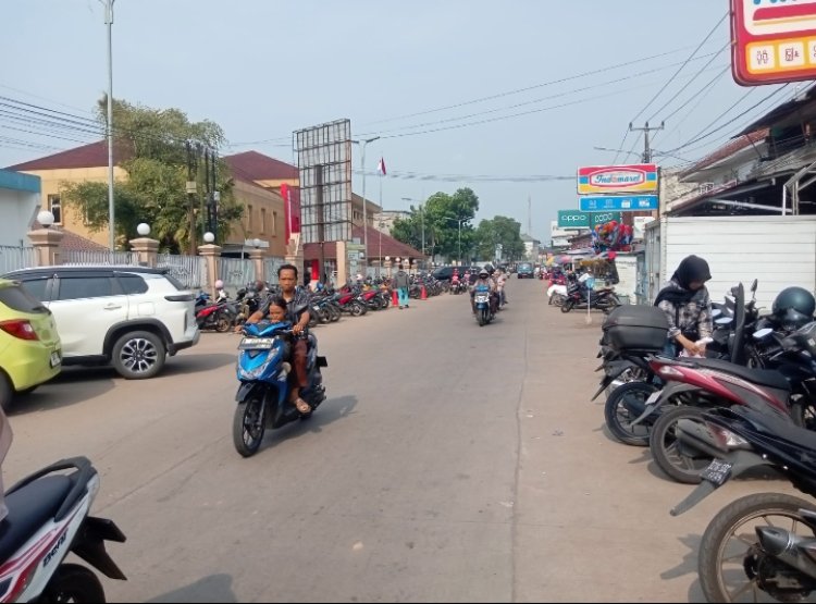 Minimnya Tempat Parkir RSUD Labuan,Proses Pembayaran Pembebasan Lahan Milik Warga Segera di Realisasikan 