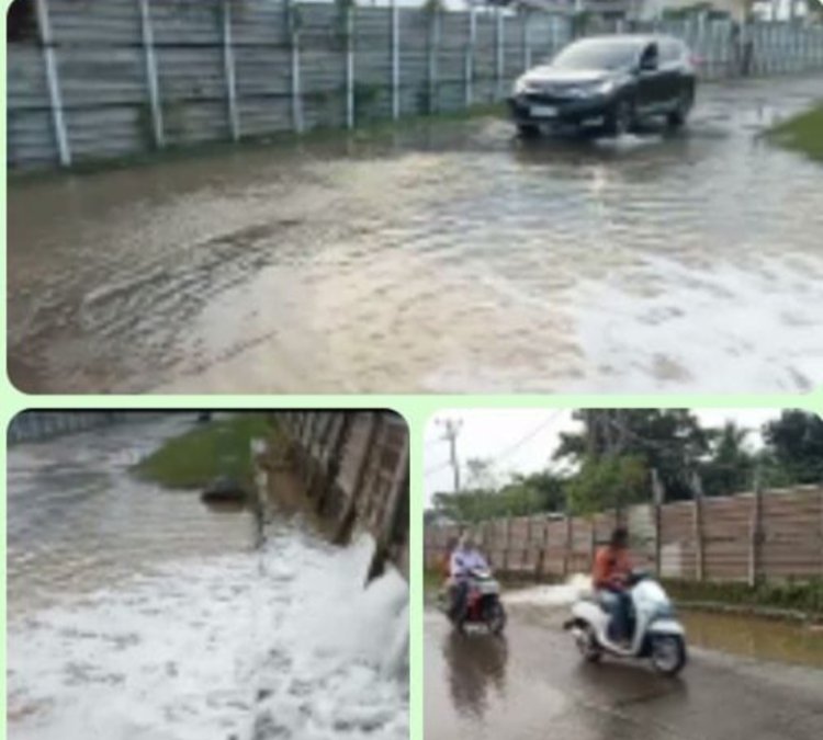 LIMBAH TAMBAK UDANG DI CINIBUNG KERTAJAYA DIDUGA BANJIRI JALAN RAYA, WARGA KELUHKAN GANGGUAN DAN RISIKO KESEHATAN