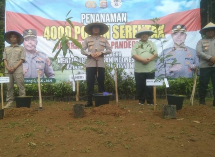 Polres Pandeglang Tanam 4.000 Pohon Endemik di Jalur PT Villa Emas Gunung Pulosari 