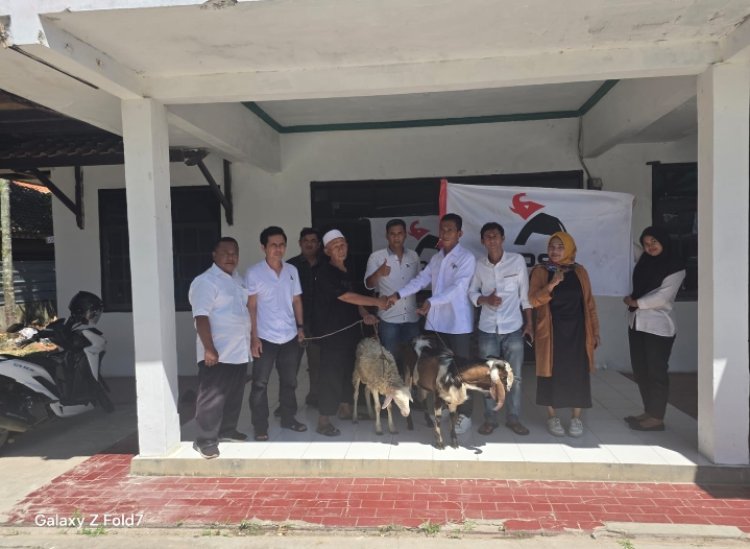 DPD PSI Pandeglang Serahkan Hewan Qurban Kepada Masyarakat Kadomas