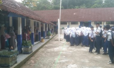 SMPN 1 Pulosari Luluskan 181 Generasi Muda Berprestasi, Sujud Syukur Bagi Para Siswa