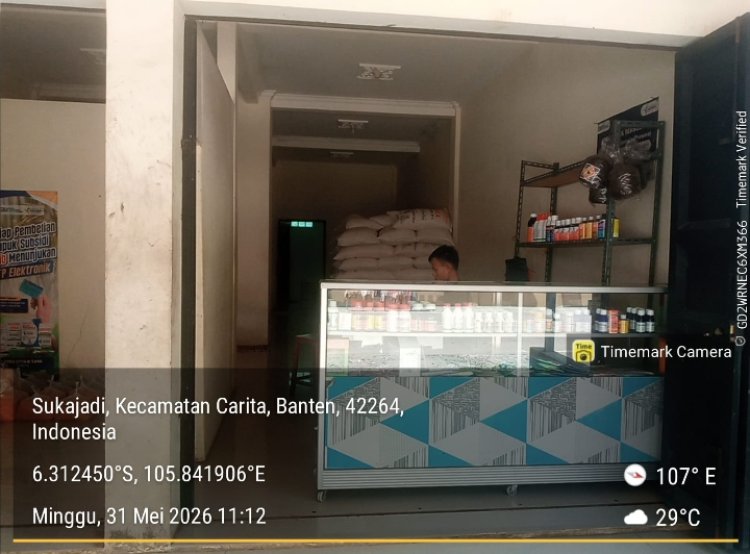 Soroti Harga Pupuk Subsidi di Kios  Citra Tani Carita, Petani Menjerit Beli dengan Harga di atas HET