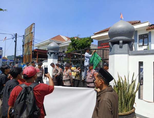 ‎SRP Gelar Aksi Unjuk Rasa, Desak Bupati Pandeglang Usut Tuntas Dugaan Kelalaian Pengelolaan Aset Daerah