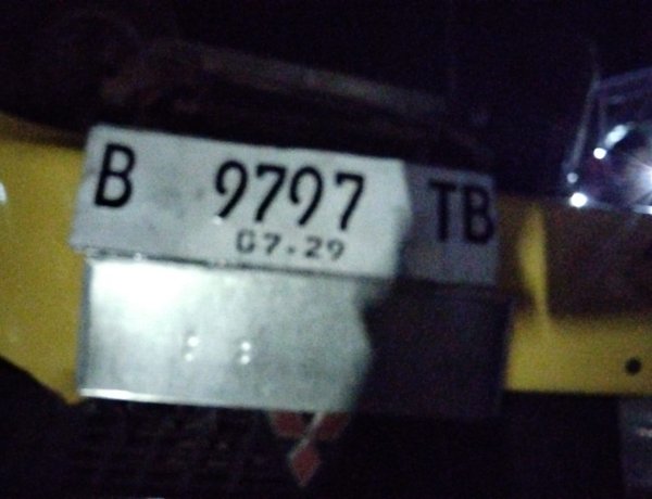 Truk Box Pengangkut BBM Solar Diduga Ilegal Terguling di Margasana, Pengemudi Kabur
