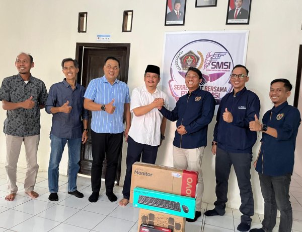 Terima Bantuan Sarana Penunjang Kinerja Jurnalis dari Fraksi Demokrat, Begini Kata Ketua PWI Pandeglang