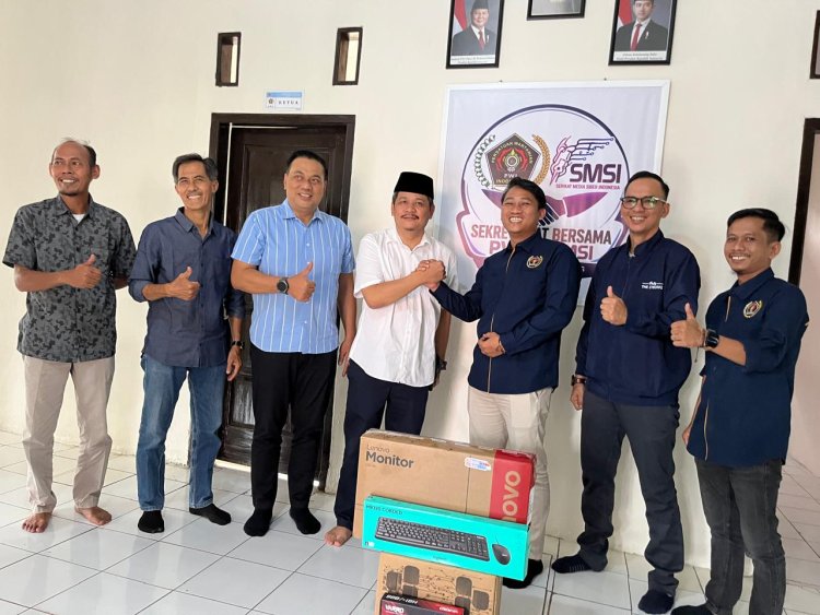 Terima Bantuan Sarana Penunjang Kinerja Jurnalis dari Fraksi Demokrat, Begini Kata Ketua PWI Pandeglang
